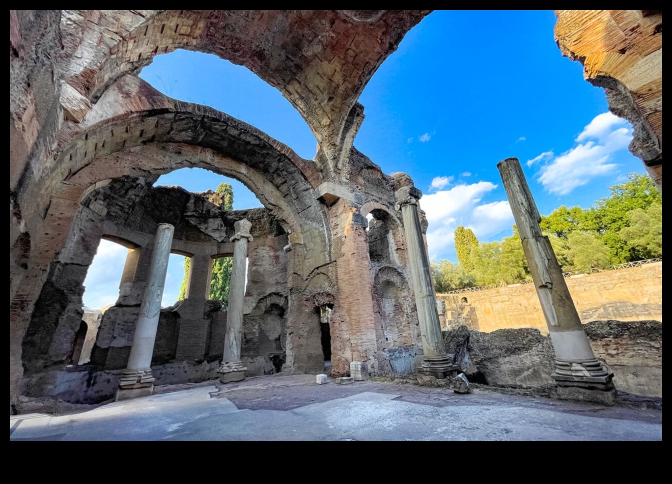 Hadrian Salonları: Roma Saraylarındaki Mimari Görkem