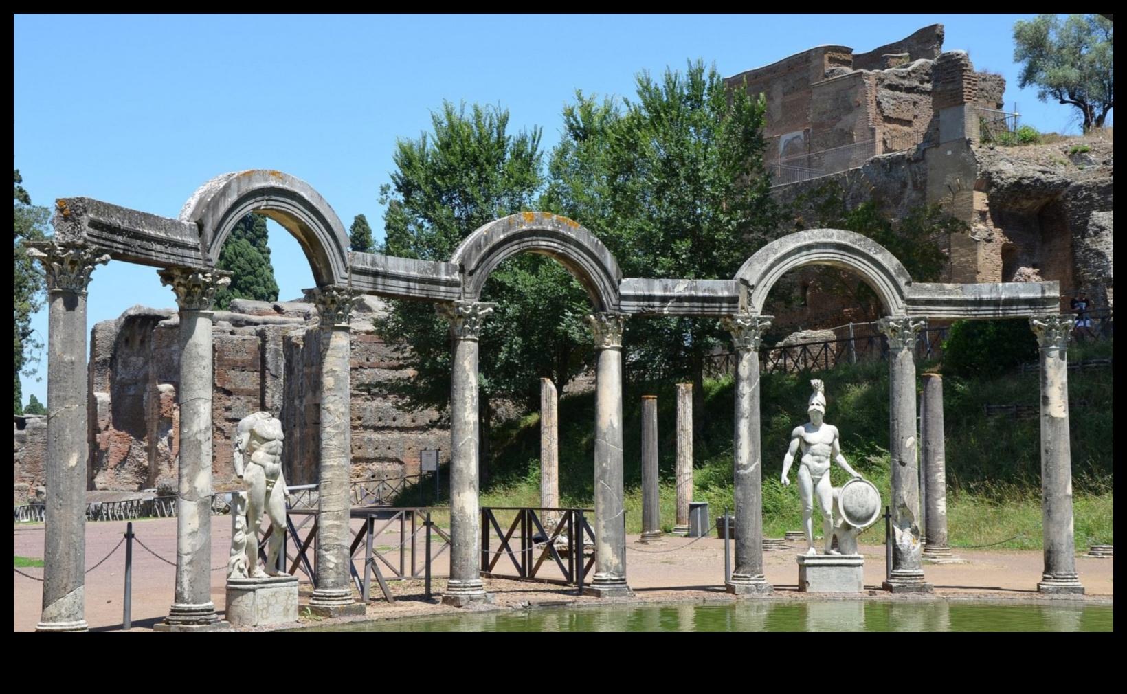 Hadrian Salonları: Roma Saraylarındaki Mimari Görkem